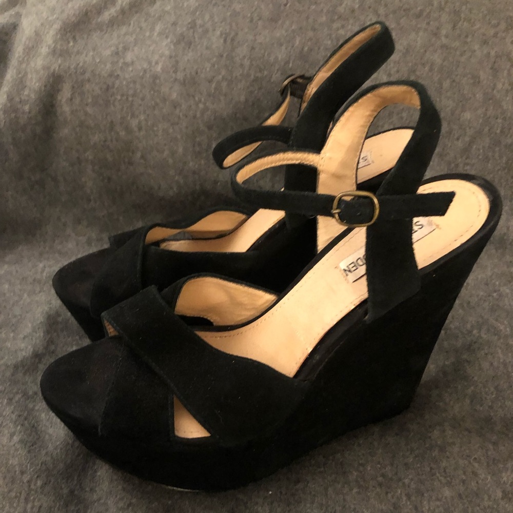 Steve Madden Black suede platform
